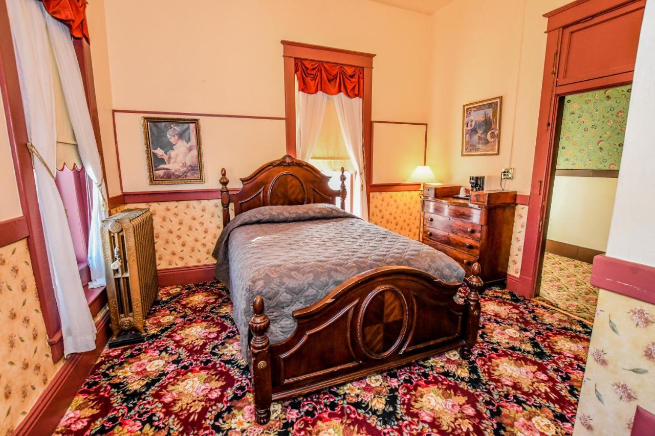 Irma Hotel Коди Экстерьер фото