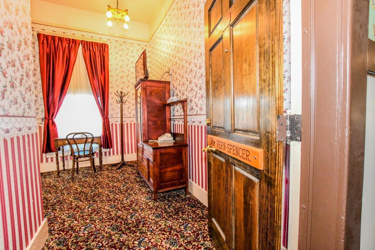 Irma Hotel Коди Экстерьер фото