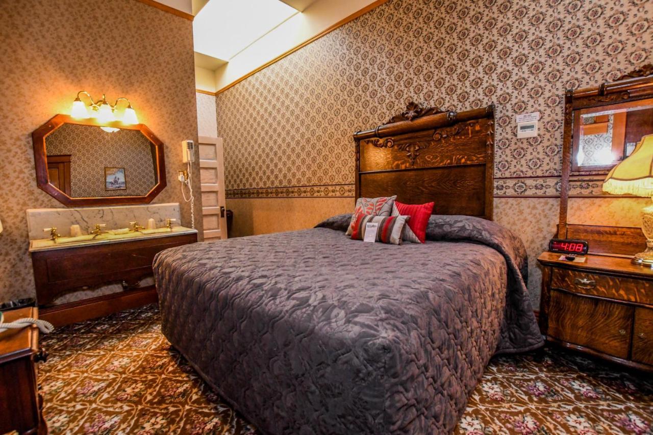 Irma Hotel Коди Экстерьер фото