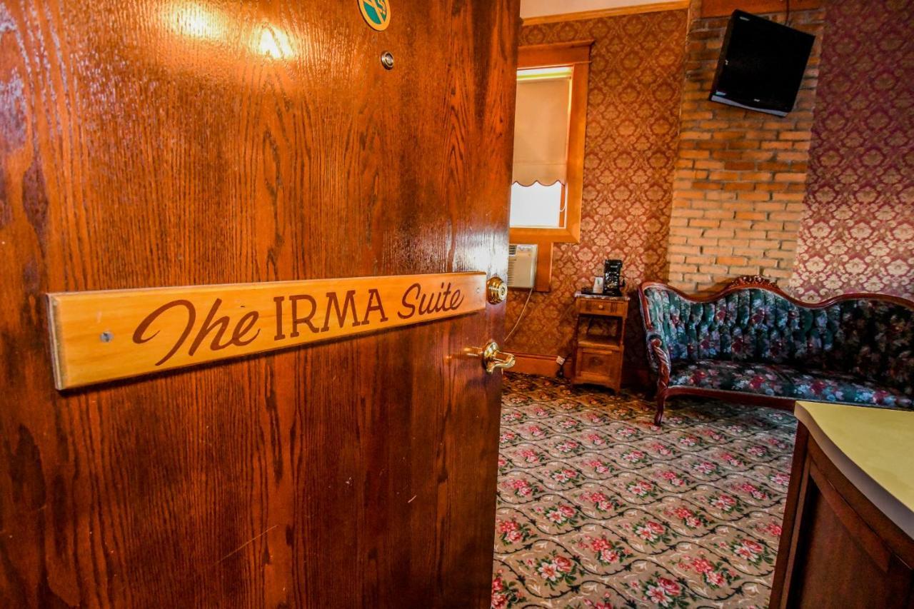 Irma Hotel Коди Экстерьер фото
