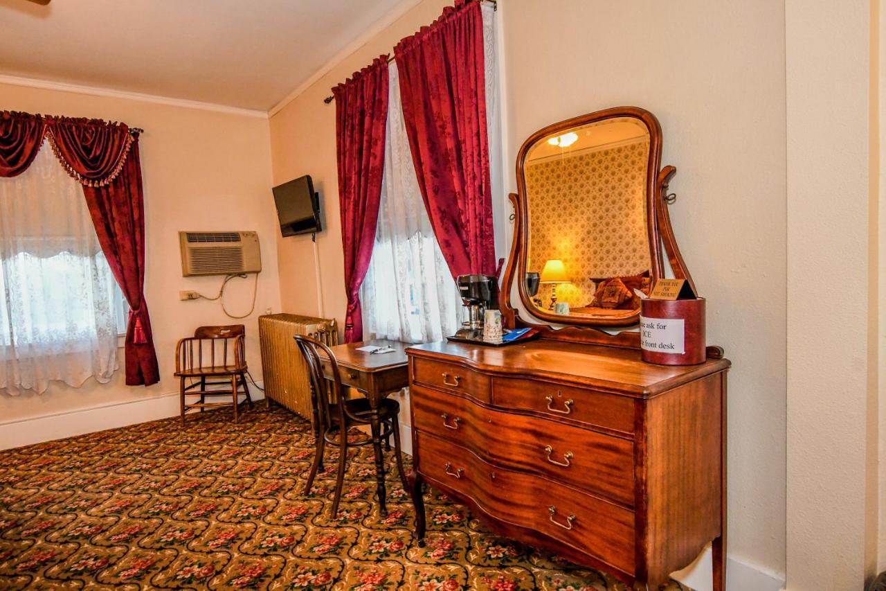 Irma Hotel Коди Экстерьер фото