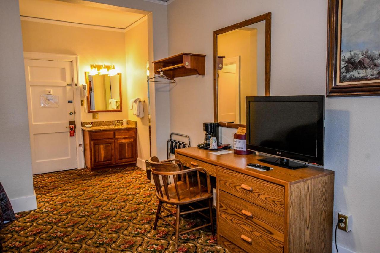 Irma Hotel Коди Экстерьер фото