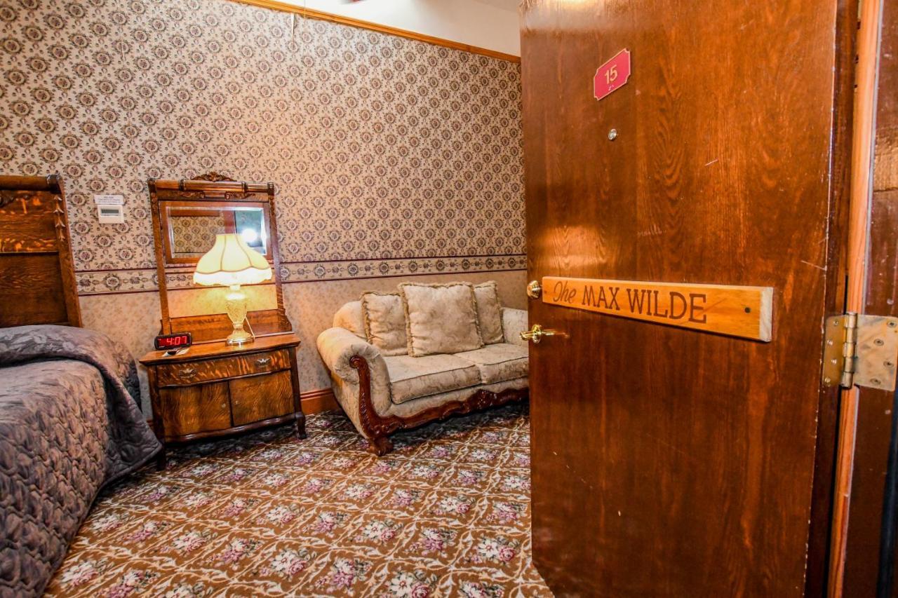 Irma Hotel Коди Экстерьер фото