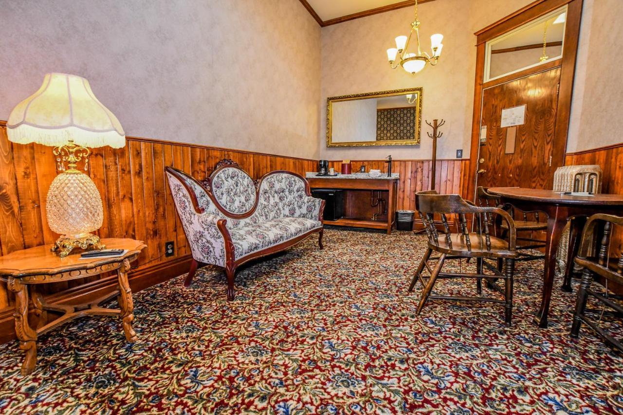 Irma Hotel Коди Экстерьер фото