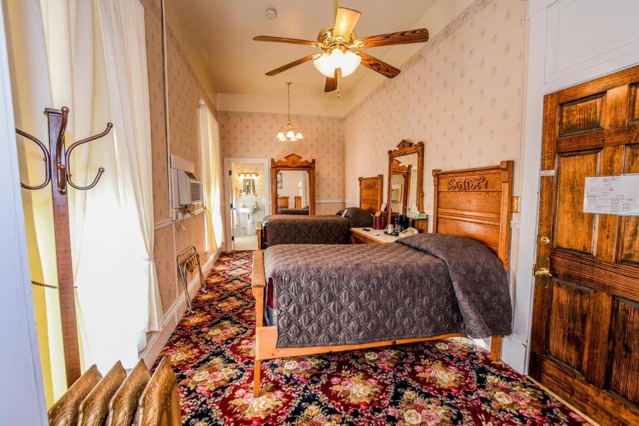 Irma Hotel Коди Экстерьер фото