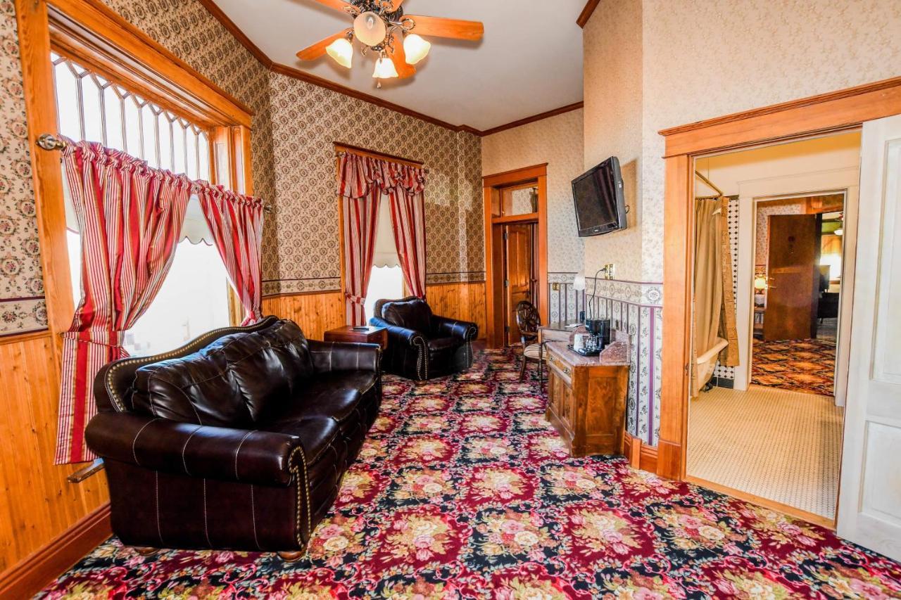 Irma Hotel Коди Экстерьер фото